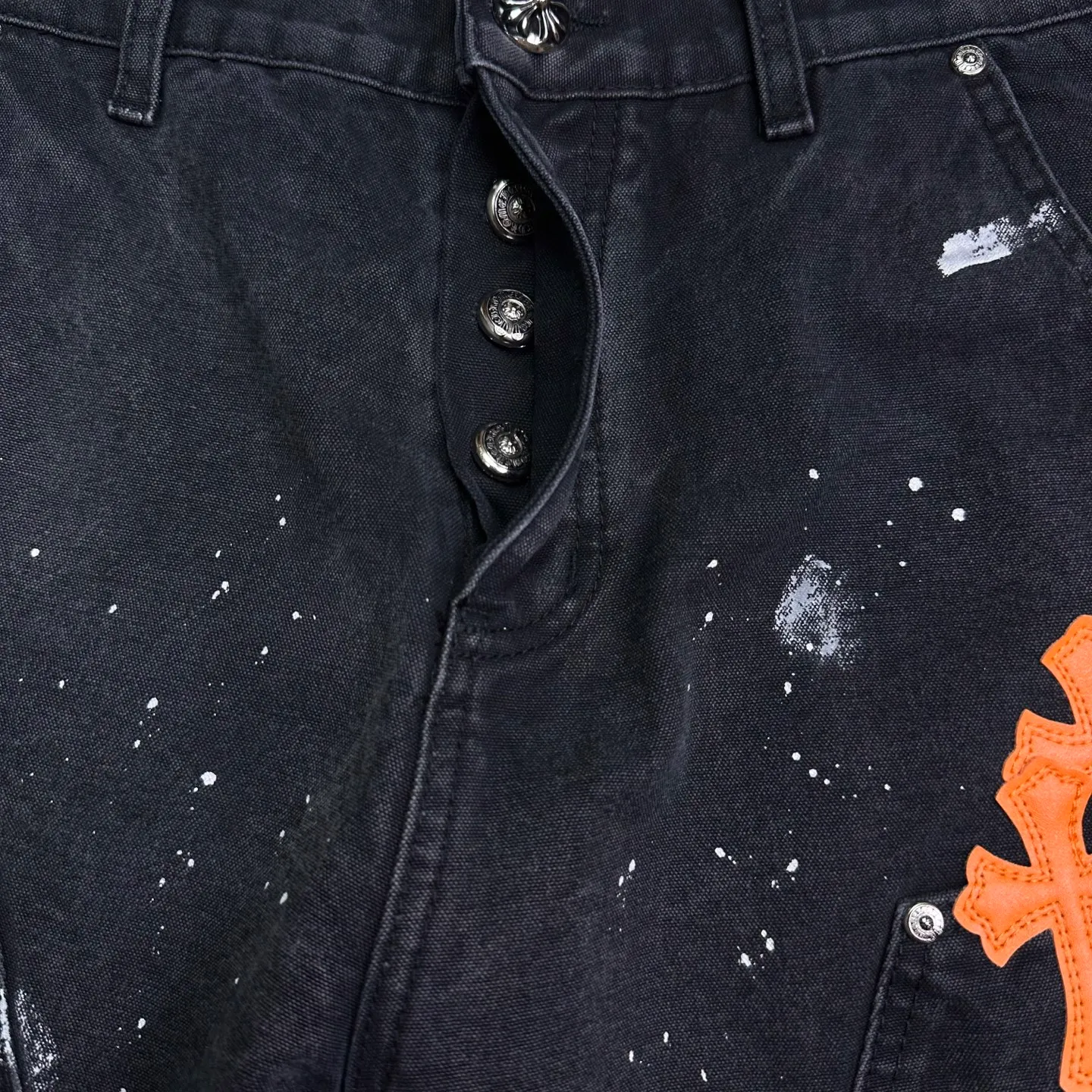 P240 GALLERY DEPT. & Croixin co-branded 2025 new limited edition spliced ​​splash-ink hand-painted orange cross patchwork couple style washed loose denim shorts 🔥High version🔥High version🔥 Original customized denim fabric, the same raw material denim fabric as the Internet celebrity star, full body splicing loose version, splash-ink hand-painted craftsmanship with multiple orange cross embroidery patchwork style designs, very high-end and stylish! The fabric feels very comfortable and these denim shorts are super versatile and look great! ! Complete three standards, same style for men and women 👫A must-have item for everyone Color: black, khaki Size: 28, 30, 32, 34, 36 (five sizes)